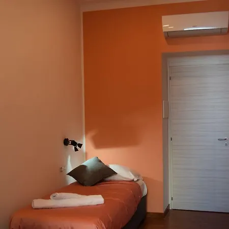 Nocleg ze śniadaniem Monserrato 4*